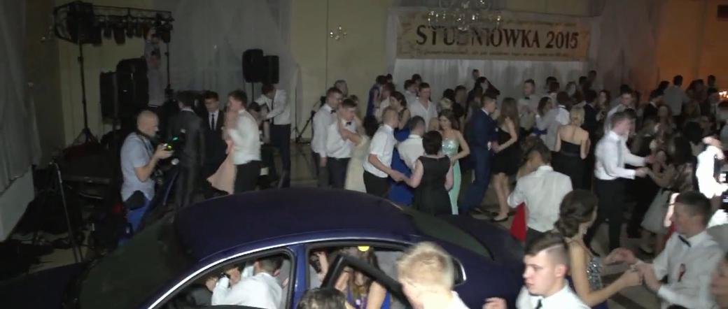 Samochód uratował studniówkę