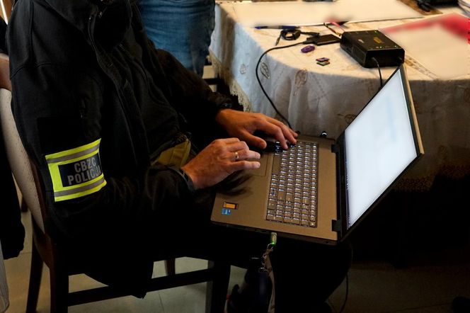 Były dyrektor szpitala w Tucholi zatrzymany! Śledczy: posiadał pornografię z udziałem dzieci i zwierząt