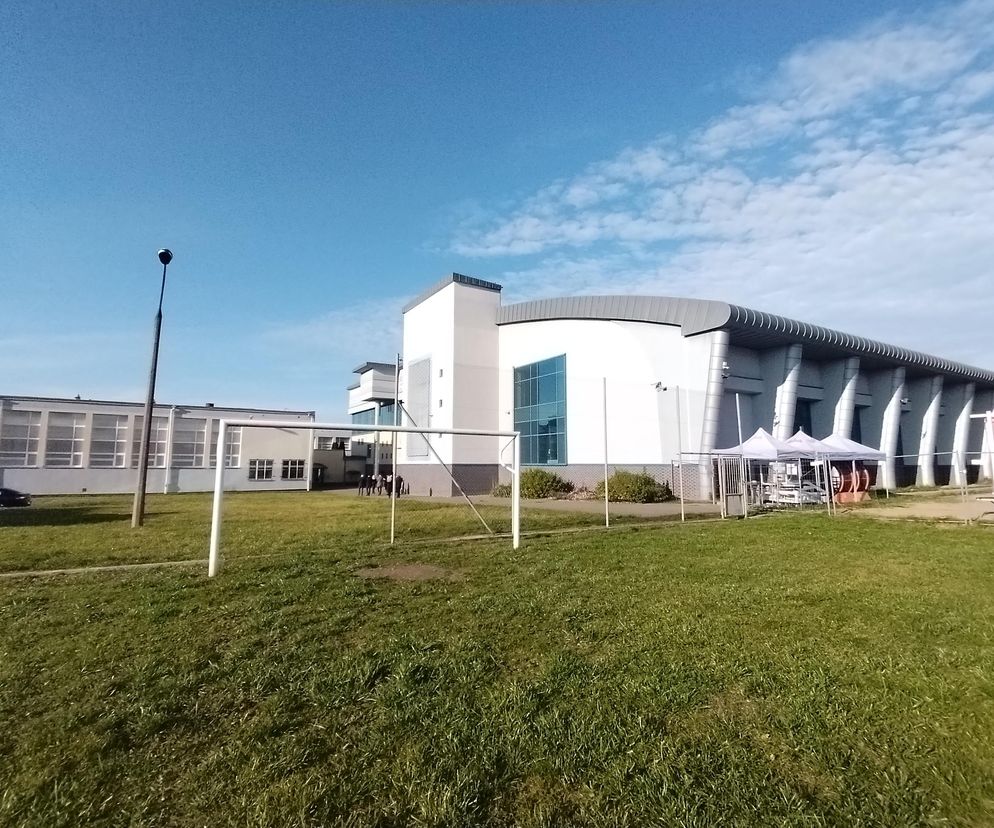 To inwestycja w rozwój. Uczniowie SP1 w Łomży doczekają się boiska 