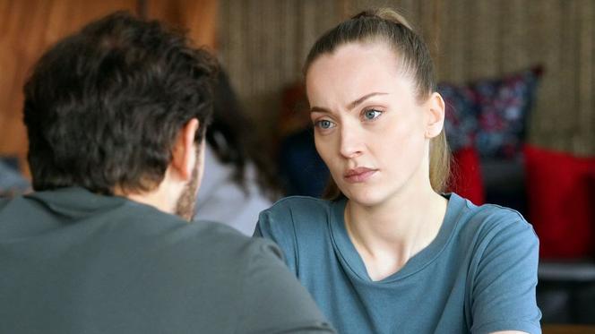 Barwy szczęścia, odcinek 2703: Renata wyciągnie Jowitę z więzienia?! Pójdzie na układ z inspektorem Kodurem