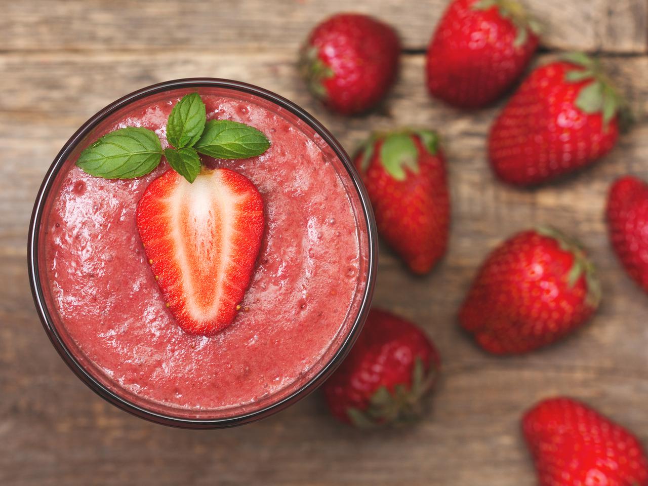 Chłodnik truskawkowy - prosty przepis na zimną zupę truskawkową