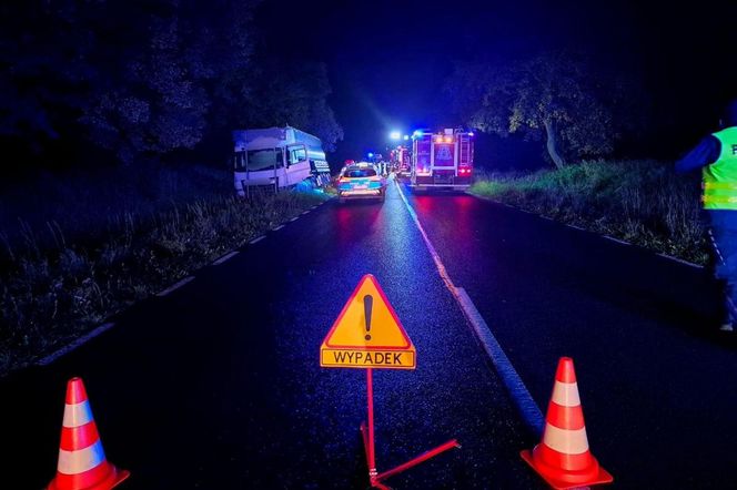 Czołowe zderzenie osobówki z ciężarówką. Kierowca toyoty nie miał szans