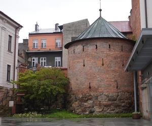 Ta wieża jest perłą renesansu na mapie Małopolski. Zachwycają się nią turyści i pasjonaci historii