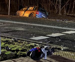 Nastolatek wymusił pierwszeństwo. Z auta wyleciał fotelik dla dziecka. Trzy osoby ranne, w tym 5-letni maluszek