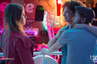 Na dobre i na złe odc. 567. Klaudia (Julia Wyszyńska), Ola (Anna Karczmarczyk)