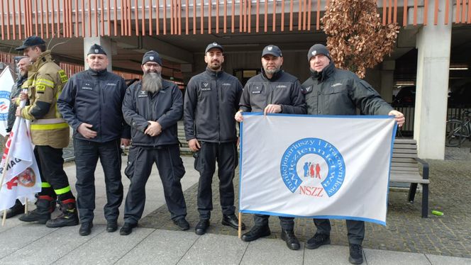 Protest służb mundurowych w Gdańsku! Na miejscu kilkuset funkcjonariuszy z Pomorza 