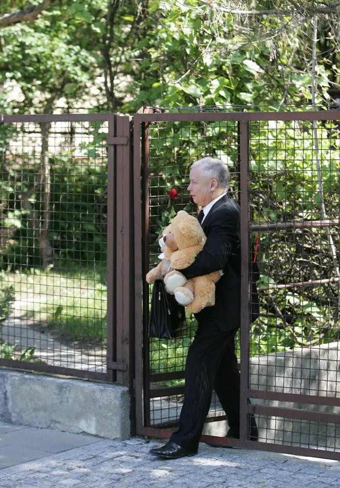 Tak naprawdę mieszka Jarosław Kaczyński. Willa na Żoliborzu od środka