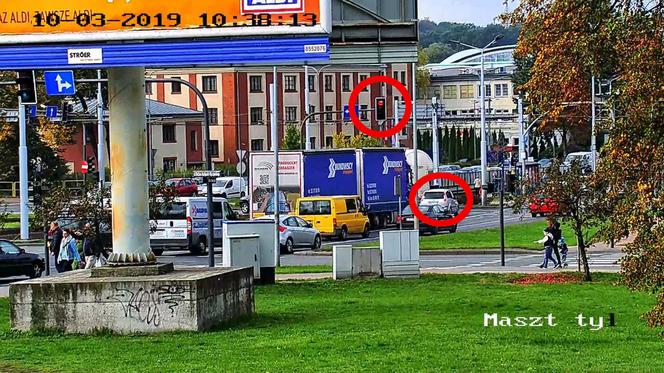 Przez Rondo Fordońskie na czerwonym! Wykroczenie kierowców w oku policyjnej kamery 