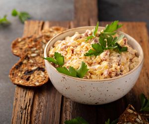 Kanapkowa klasyka w wersji dipu. Zaskocz wszystkich gości tym smakiem