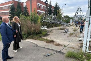 Ostrowiec Świętokrzyski. 32-metrowy maszt rozebrany. Powiat walczył o to 2 lata