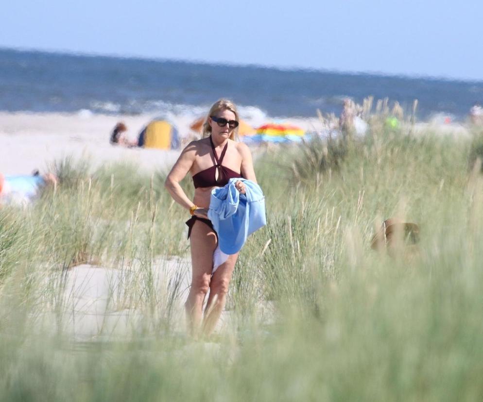 Grażyna Szapołowska i Dorota Goldpoint na plaży 