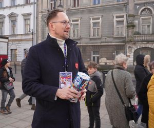 33. Finał Wielkiej Orkiestry Świątecznej Pomocy. Dziennikarze Radia ESKA rozgrzewają Tarnów pysznym żurkiem!