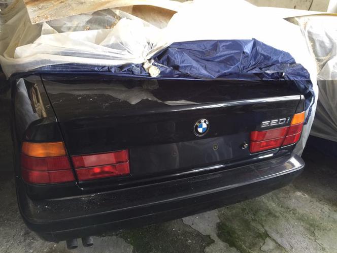 Bułgaria. Odnaleziono w magazynie 11 fabrycznie nowych BMW E34