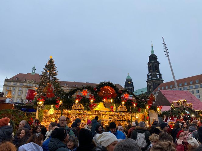 Najstarszy jarmark bożonarodzeniowy w Niemczech. Drezno zachwyca turystów z całego świata 