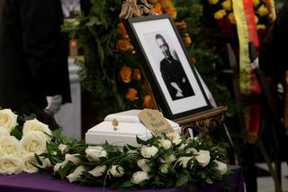 Pogrzeb Wojciecha Młynarskiego. Nie pozwalał mówić do siebie DZIADEK. Wnuki mówiły do niego Wojtas, dziadas