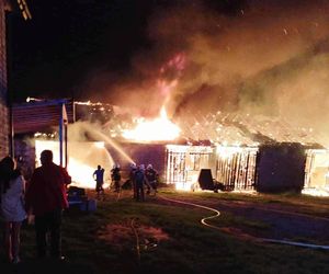 Ogromna tragedia w Irządzach. Bydło spłonęło żywcem, łunę ognia widać było z daleka