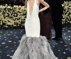 Najgorsze stylizacje na Met Gali 2025. Fotrepian na plecach to dopiero początek