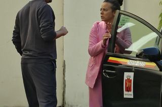 Anna Mucha z rodziną na lotnisku