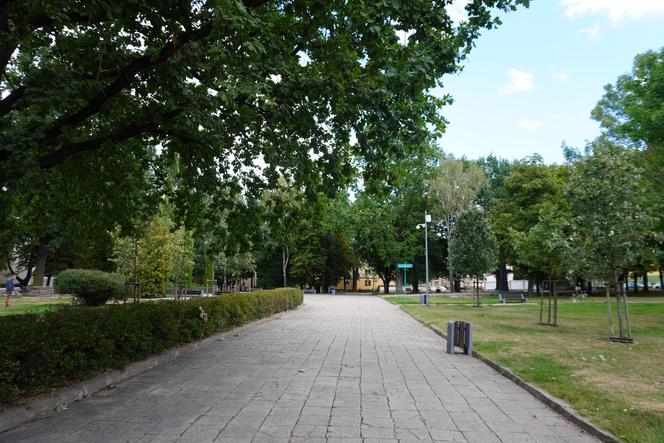 Plac Mordechaja Tenenbauma. To część Skweru przy Żabiej w Białymstoku