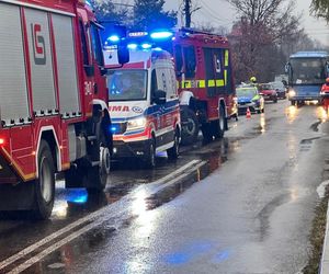 Zderzenie pociągu z ciężarówką. Skład PKP Intercity się wykoleił. Trwa akcja ratunkowa