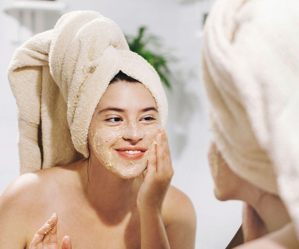 Kosztuje 3 zł, a wygładza zmarszczki jak żelazko. Znajdziejsz ją w swojej kuchni