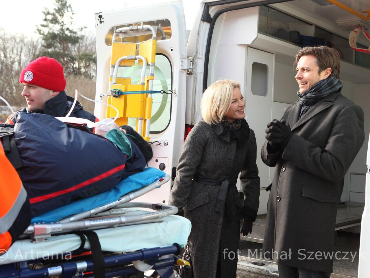 Poczatkowo Zosia i Piotr nie pałali do siebie sympatią. Teraz, gdy Gawryło uratował Amelkę, Zosia nie traktuje go już tak wyniośle.