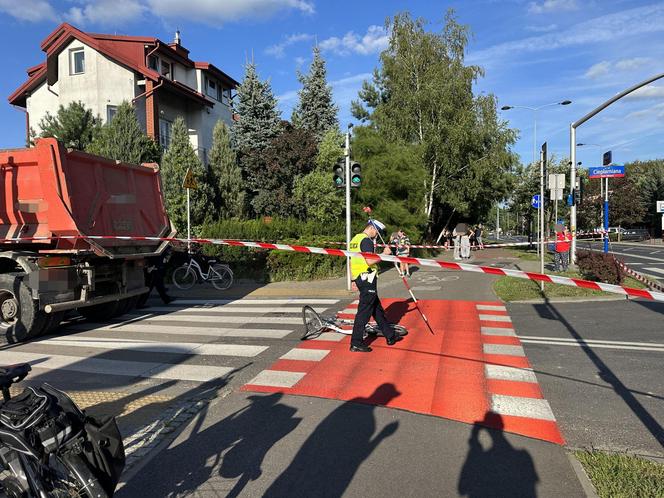 Wypadek w Wesołej. Matka i 9-letnia córka potrącone przez tira