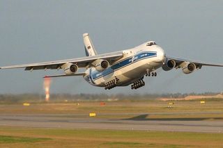 Rosyjski AN-124-100 firmy Volga-Dnepr