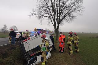 Krzywizna: Wypadek na DK 11. W busie niepełnosprawne dzieci. Są ranni! [ZDJĘCIA]