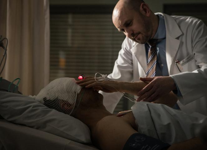 Diagnoza 4 sezon, odc. 10. Jan Artman (Adam Woronowicz), Michał Wolski (Maciej Zakościelny)