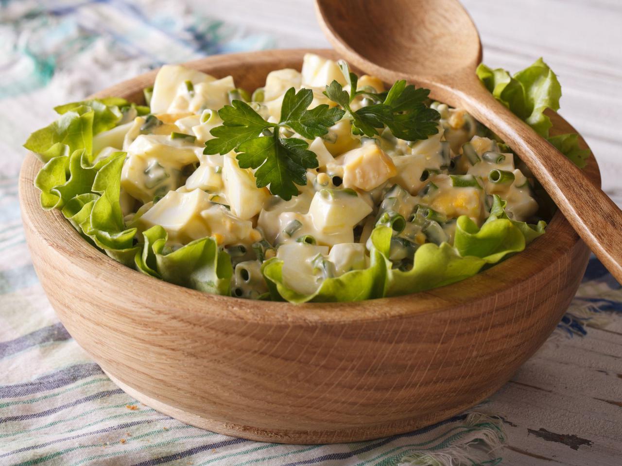 Wiosenna pasta kanapkowa z jajek, z dodatkiem kurkumy