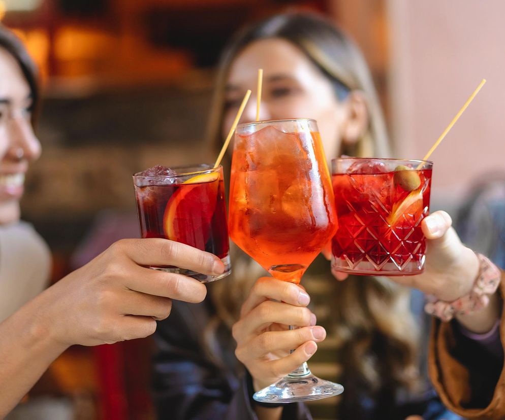 Alkohol uszkadza mózg. Naukowcy podali tygodniową dawkę, która daje objawy