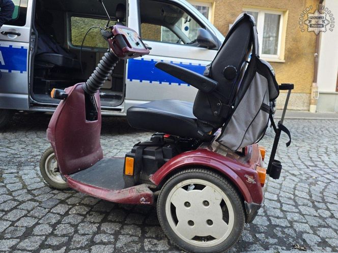 Policjanci pomogli seniorce