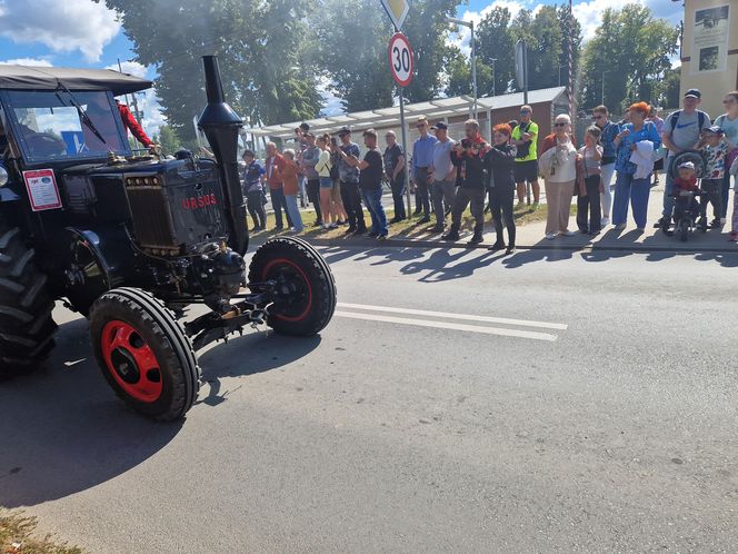 XXIII Międzynarodowy Festiwal Starych Ciągników i Maszyn Rolniczych im. Jerzego Samelczaka. Zdjęcia z parady i terenu festiwalu