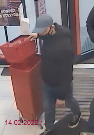 Seria kradzieży w drogerii w Dobrzejewicach koło Torunia. Rozpoznajesz sprawców?