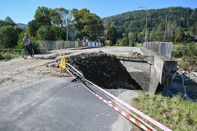 Powódź 2024: Stary Gierałtów po zalaniu jest odcięty od świata