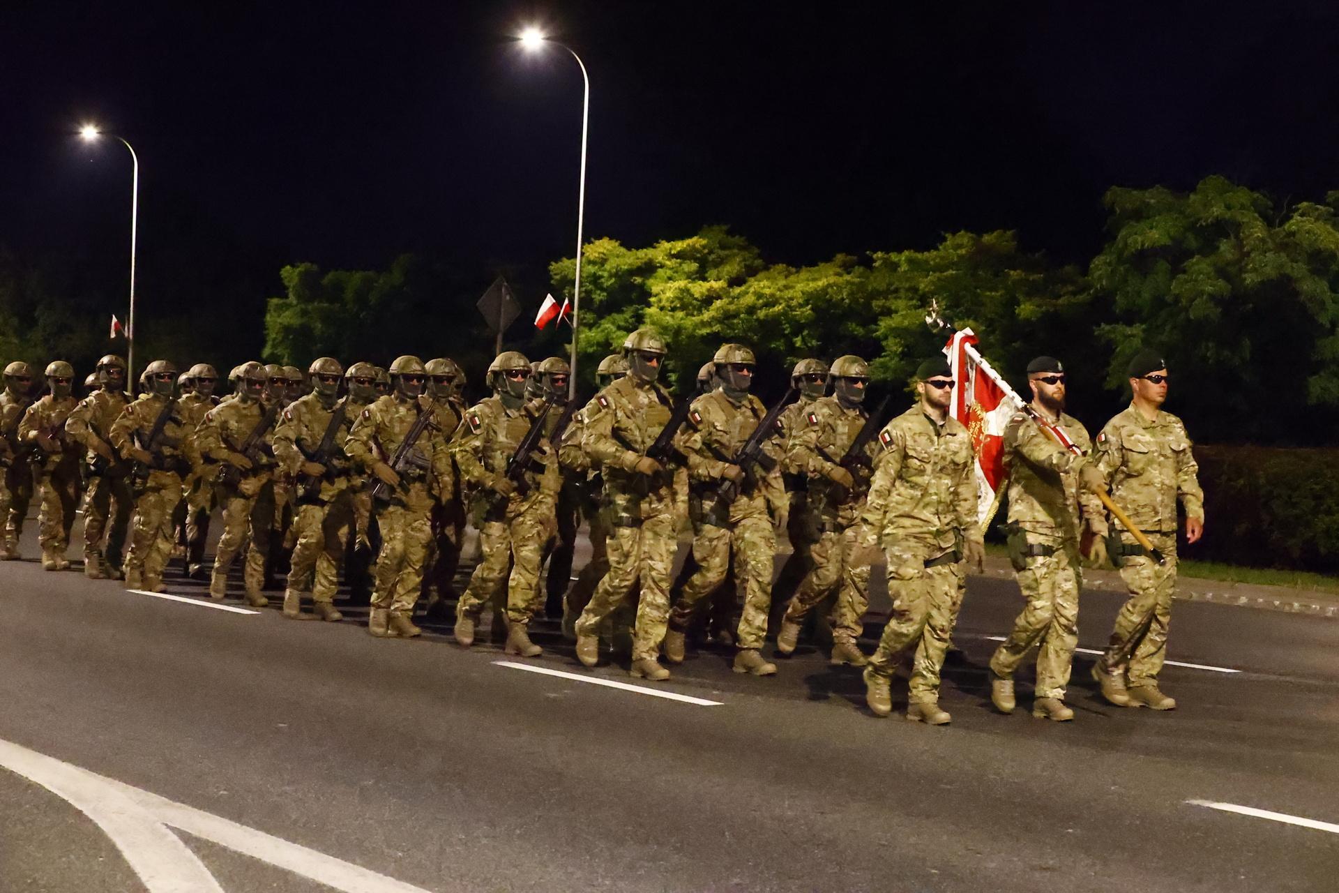 Święto Wojska Polskiego. Nocna próba przed defiladą