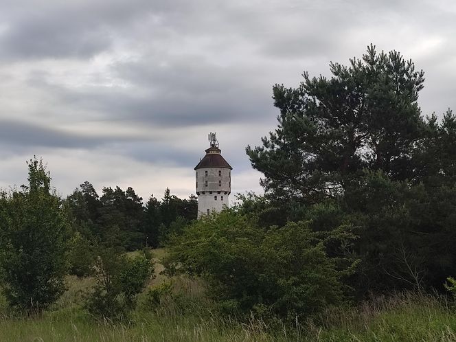 Prawie jak dom Muminków. Zabytkowa wieża na Mazurach zachwyca