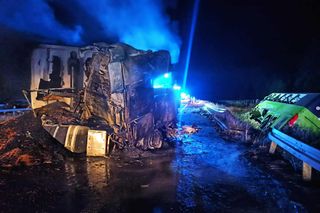 Dramat na S7. Autobus zderzył się z samochodem ciężarowym. Dziecko wśród poszkodowanych