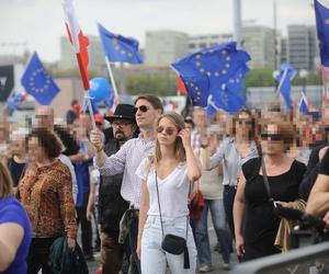 Oskarżany o mobbing i molestowanie Lis odtrąbił zwycięstwo. Ale zapomniał o maleńkim szczególe