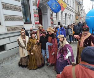 Polonez dla Łodzi. Setki łodzian we wspólnym tańcu [ZDJĘCIA]