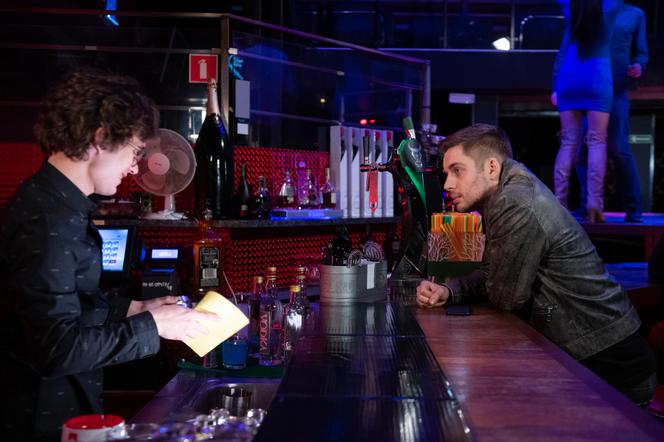 Na Wspólnej, odc. 2901. Bruno (Dawid Czupryński), Jarek (Wojciech Rotowski)