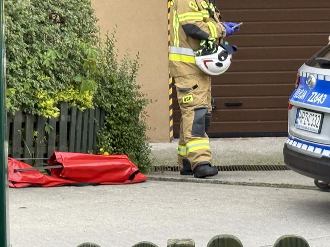 Tragedia w Ząbkach. Ciało kobiety leżało na chodniku. Na miejscu policja