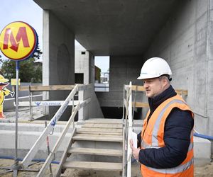 Byliśmy na budowie ostatniej stacji metra w Warszawie. Widok zapiera dech w piersiach