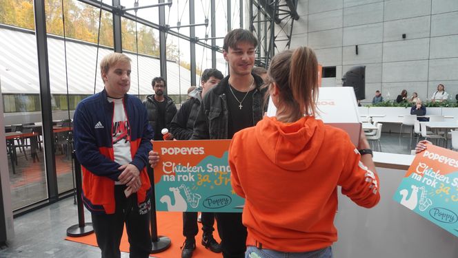 Tłumy na otwarciu Popeyes w Olsztynie. Rekordzista czekał w kolejce ponad 20 godzin