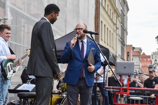 Wilfredo Leon odsłonił Katarzynkę w Piernikowej Alei Gwiazd