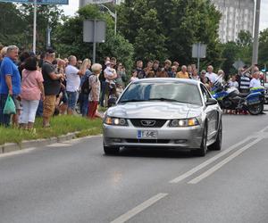 Dni Skarżyska 2023. Parada kabrioletów ulicami miasta