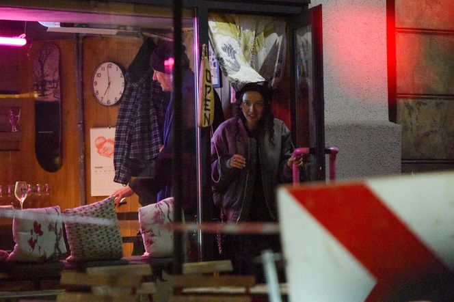 Monika Brodka winko papierosek i taksówka