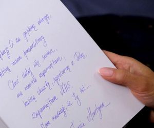 	M jak miłość odc. 1847. Dedykacja Martyny dla Marcina w książce Alpy