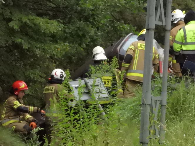 Ciężarówka staranowała dwa samochody. 60-latka nie miała szans